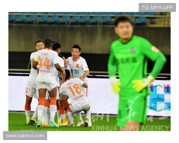 武汉足球队意识争议引发热议球迷与专家观点碰撞激烈 武汉足球队意识争议引发热议球迷与专家观点碰撞激烈