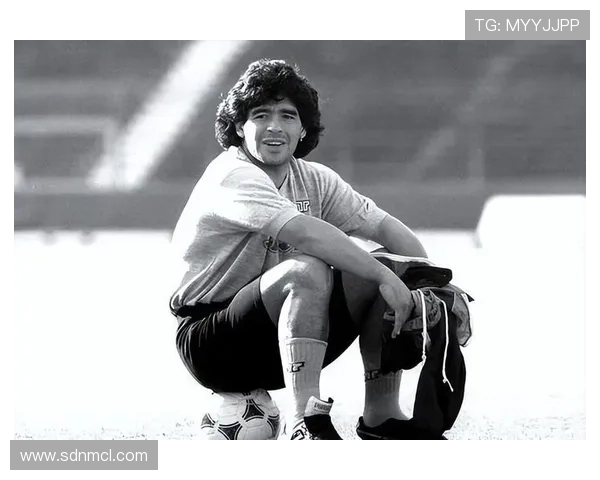 足球历史上的传奇明星球员盘点与成就回顾 足球历史上的传奇明星球员盘点与成就回顾