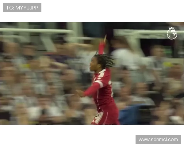 足球明星与可爱小女孩的温馨瞬间分享与回忆 足球明星与可爱小女孩的温馨瞬间分享与回忆