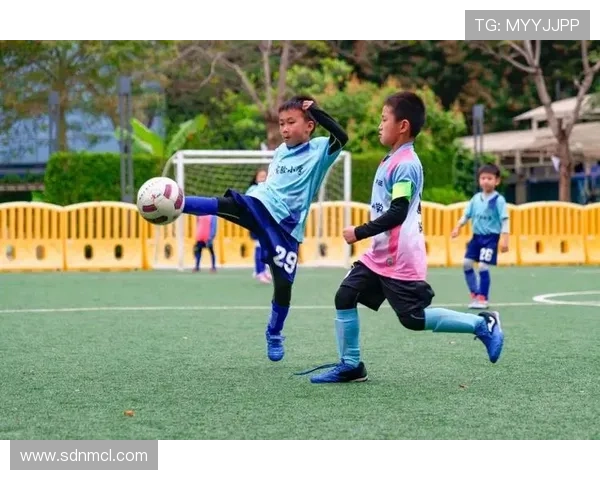 足球明星亲自穿上球衣的视频展现他们的热情与风采让我们一起感受足球魅力 足球明星亲自穿上球衣的视频展现他们的热情与风采让我们一起感受足球魅力