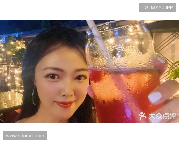 足球明星与记者的浪漫邂逅背后故事揭秘视频曝光引发热议