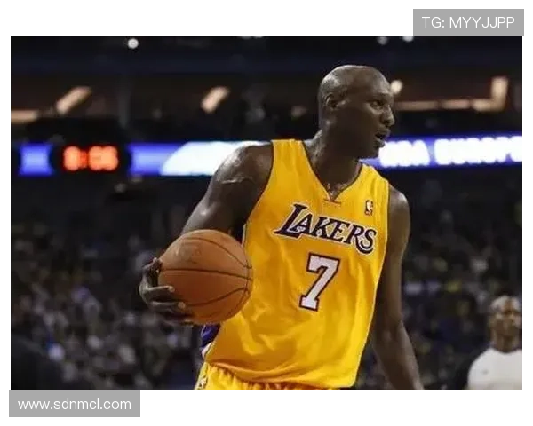 足球明星在比赛中向科比致敬展现运动精神与传奇影响力 足球明星在比赛中向科比致敬展现运动精神与传奇影响力