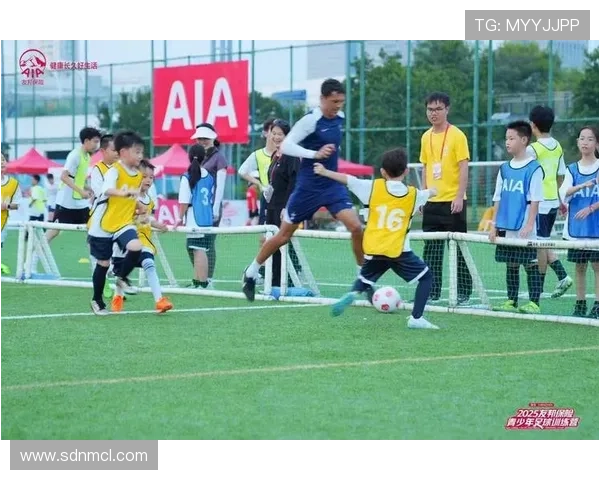 足球明星们的亲子时光：带娃趣事与温馨瞬间大揭秘