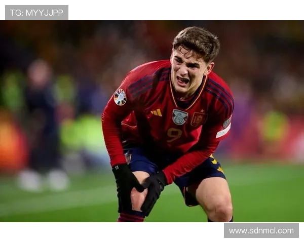 足球明星膝盖意外重伤碎成九块赛季前景堪忧球迷心痛不已 足球明星膝盖意外重伤碎成九块赛季前景堪忧球迷心痛不已